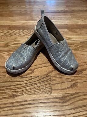 Toms Kids Silver Glitter Slip-On Sneakers